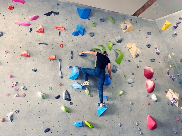 Comment démarrer en escalade de bloc ?